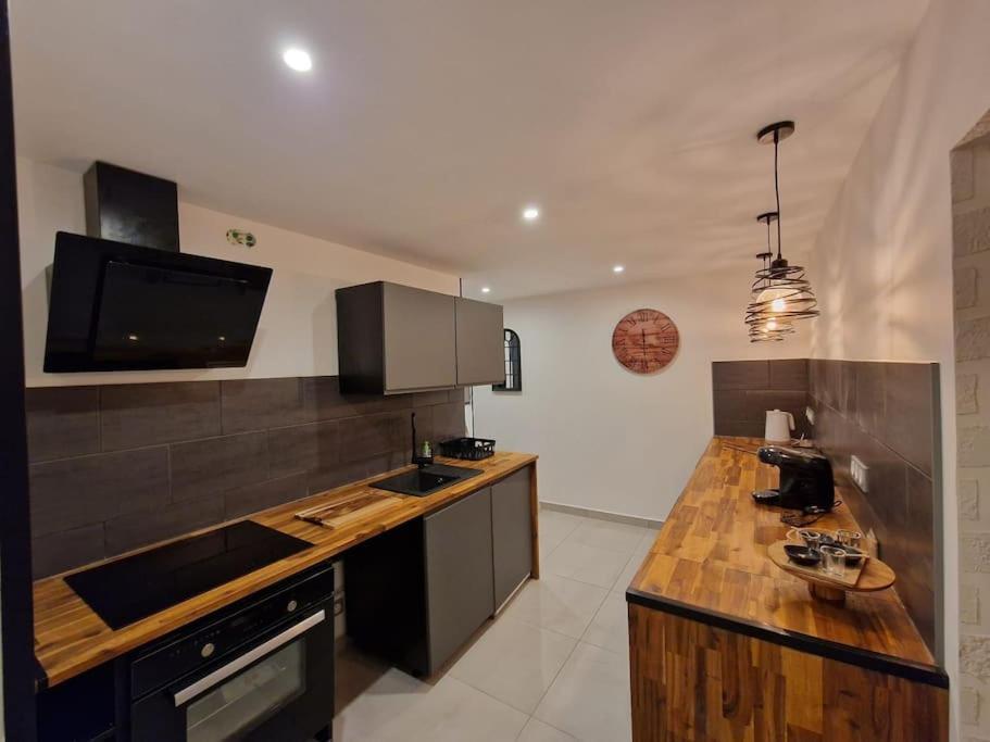 Apt Moderne En Plein Centre-Ville Сен-Клод Экстерьер фото